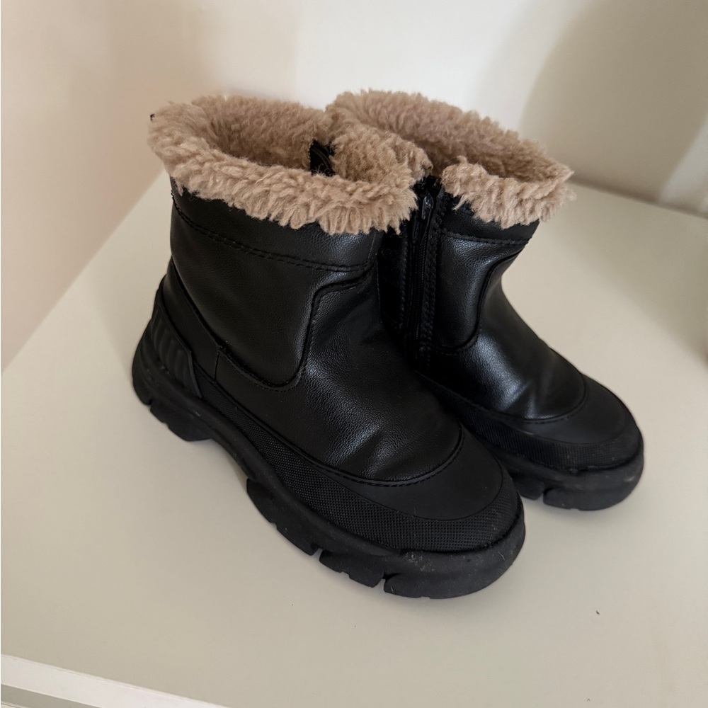 Zara- Cozy Black Kids Boots